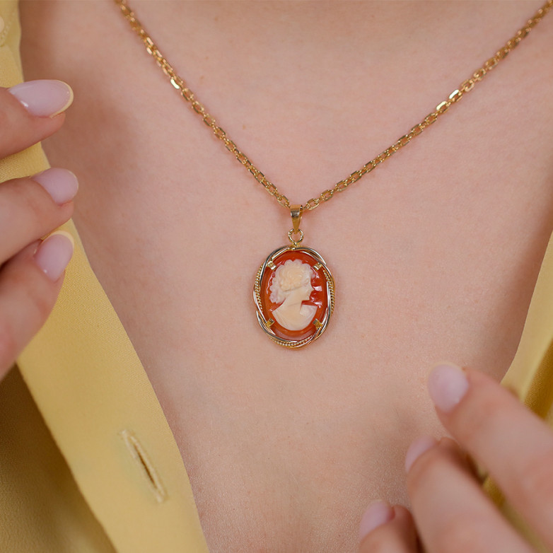 Vintage Cameo pendant...