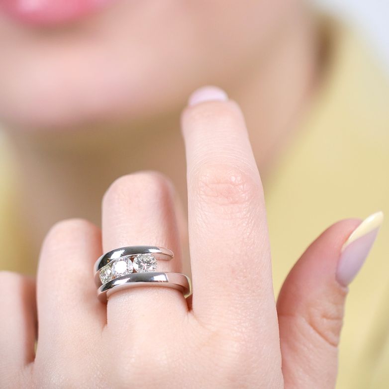 Diamond trilogy ring 1.80...