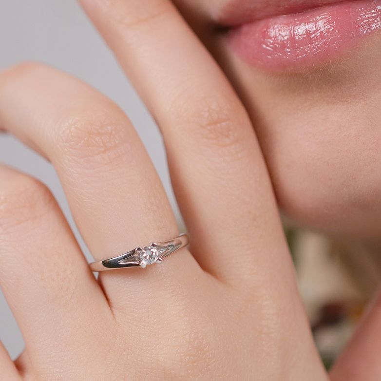 Diamond ring 0.15 carat...