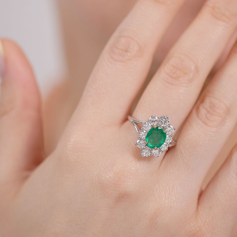 Emerald daisy ring 0.78...