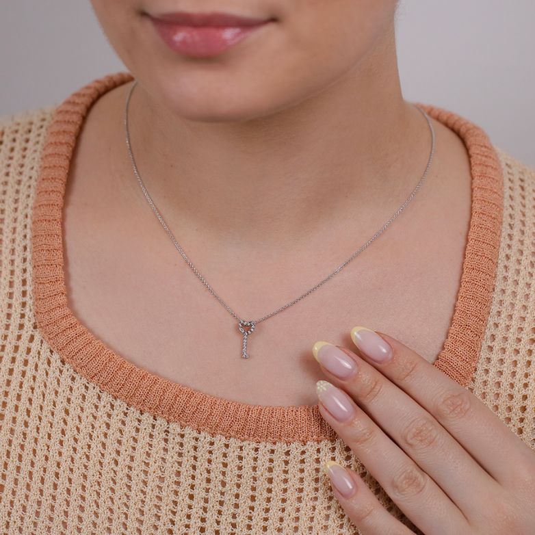 Necklace signed Chimento...