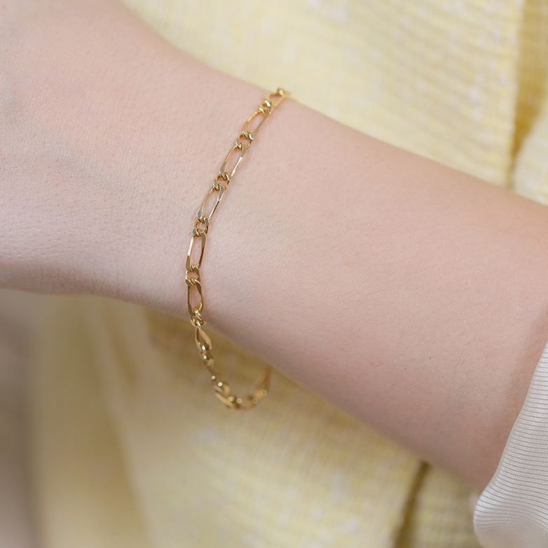 Alternating mesh bracelet...