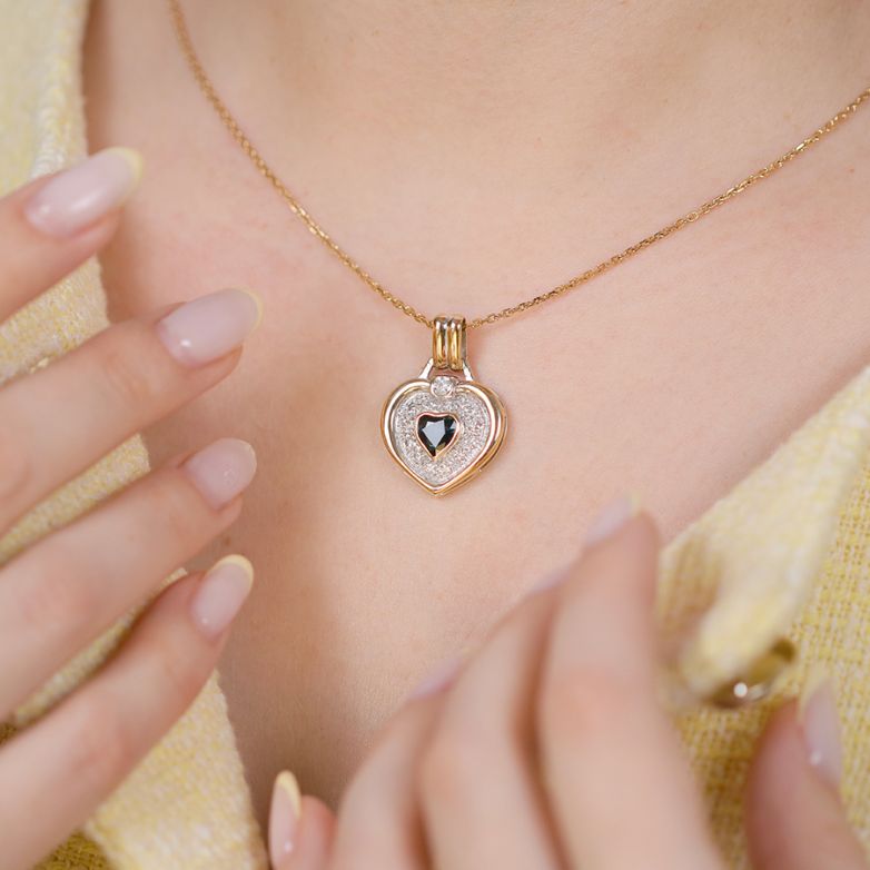 Heart pendant sapphire 0.78...