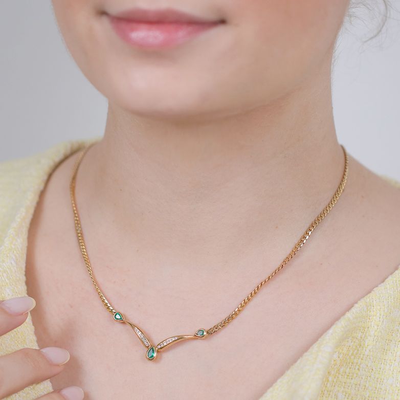 Necklace emeralds 0.40...