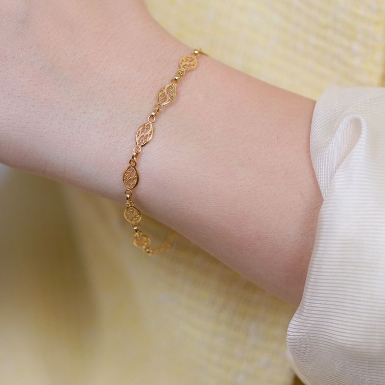 Yellow gold filigree mesh...