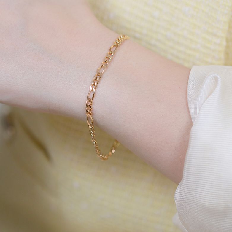 Alternating mesh bracelet...