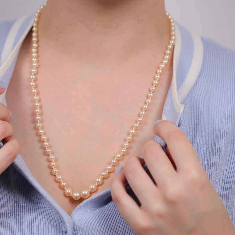 Necklace of cultured pearls...