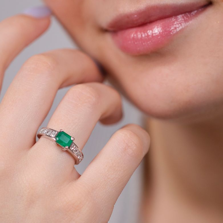 Ring emerald 0.80 carat and...