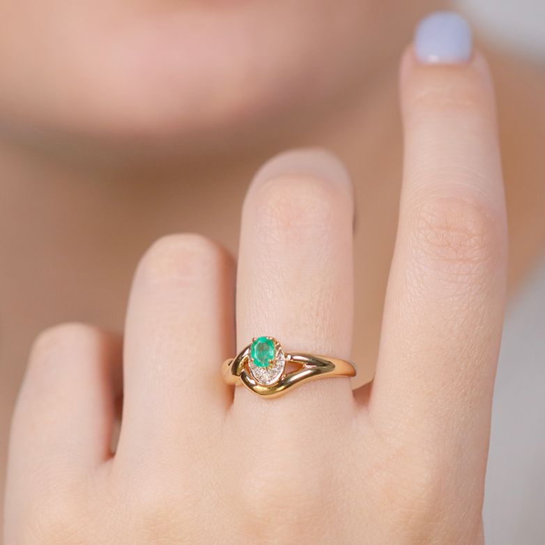 Ring emerald 0.22 carat and...