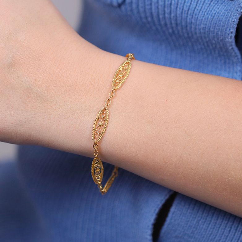 Yellow gold filigree mesh...