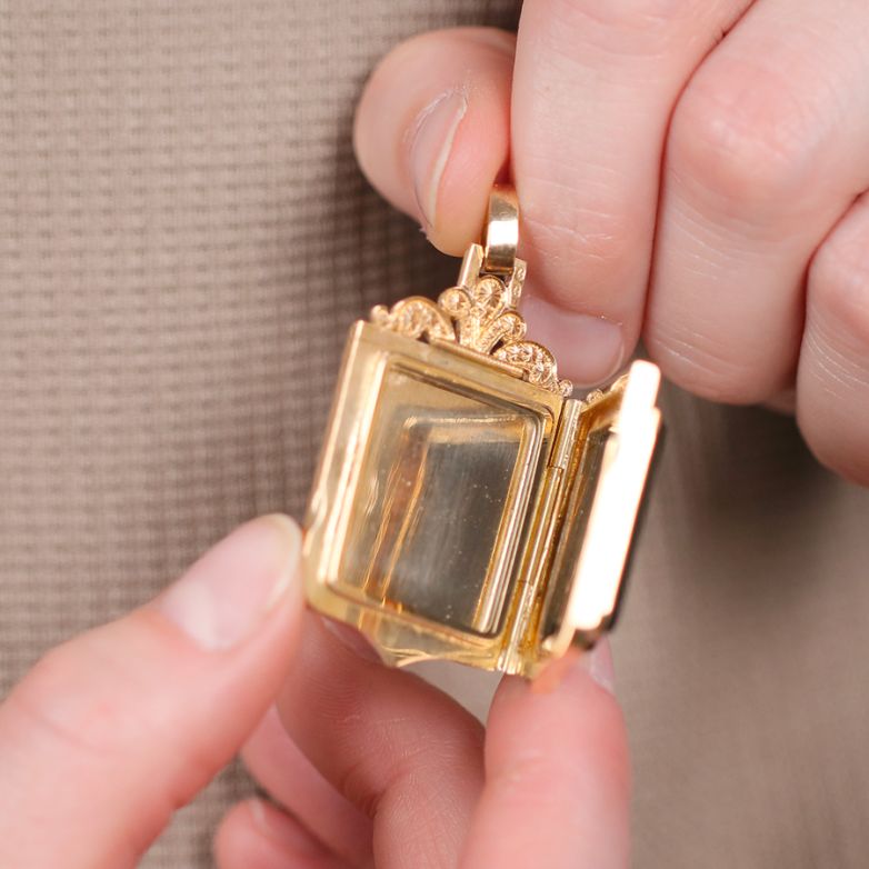 Onyx cassolette pendant...