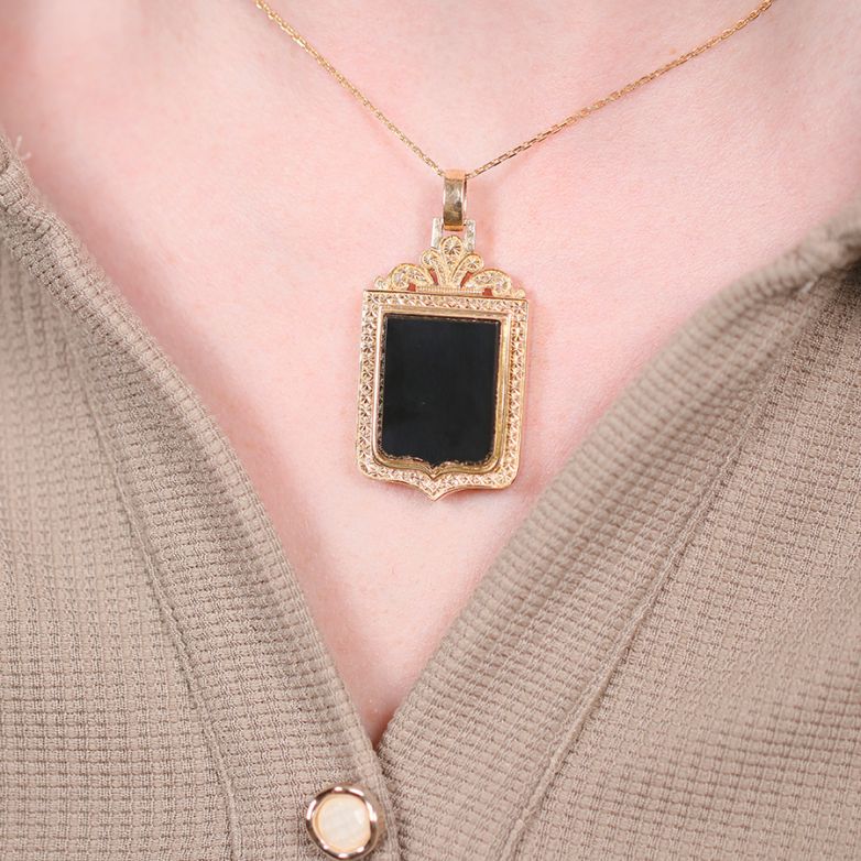 Onyx cassolette pendant...