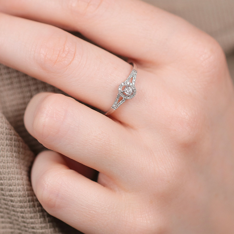 Diamond ring 0.21 carat...