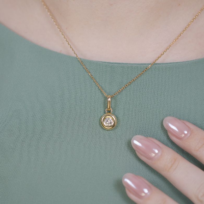 Diamond pendant 0.38 carat...