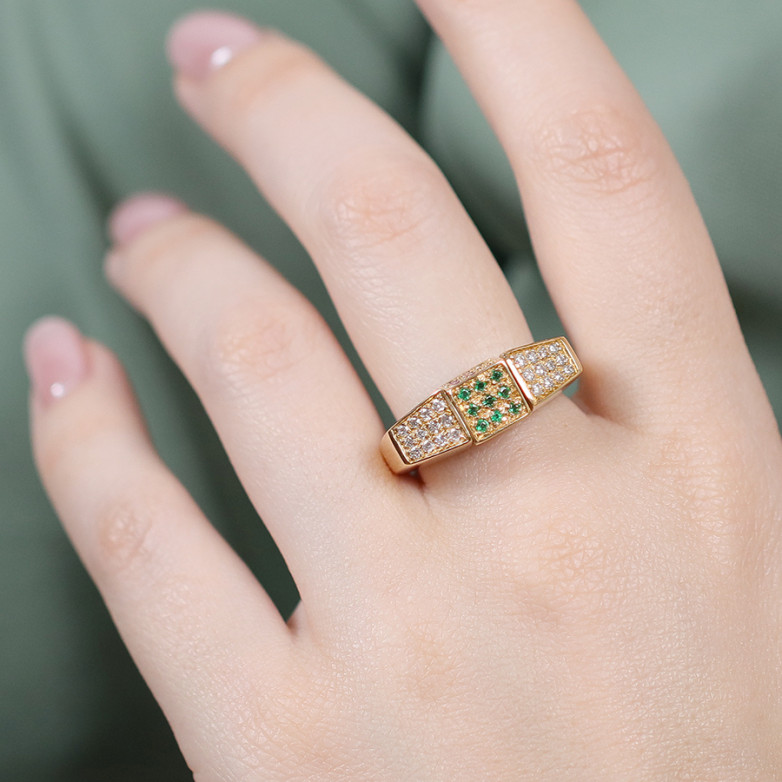 Rotating cube ring with...