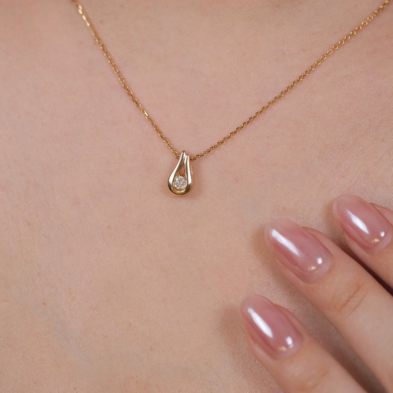 Diamond pendant 0.12 carat...