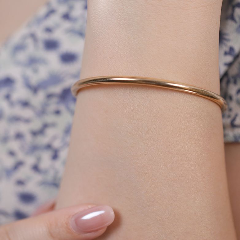 Rigid bangle bracelet...