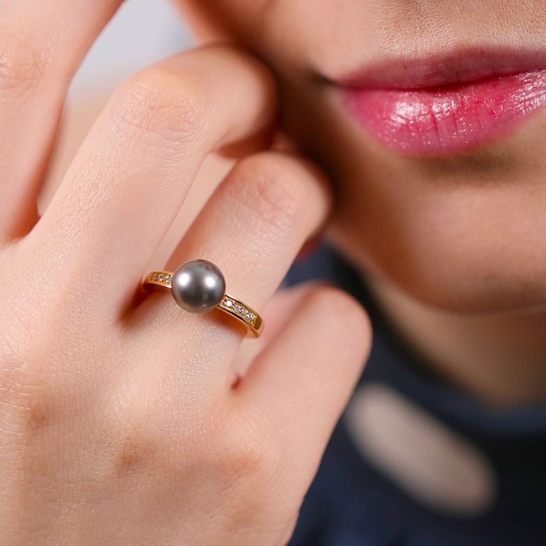 Pearl and diamond ring 0.08...