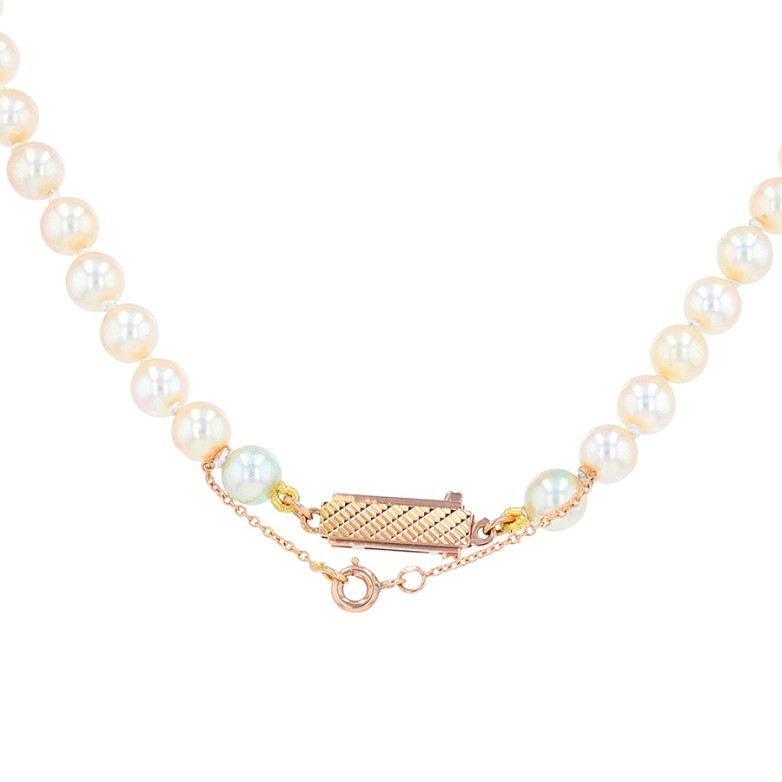 Necklace of pearls in...