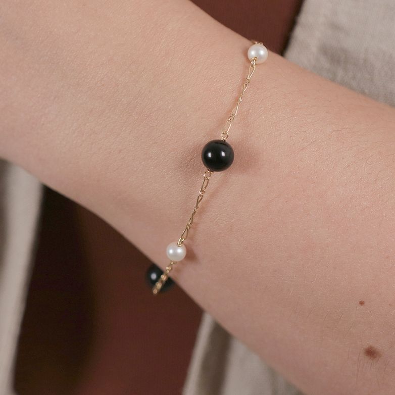 Pearl and onyx bracelet...