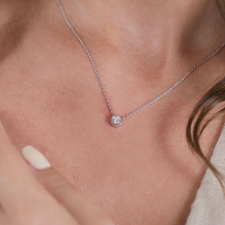 Diamond necklace 0.23 carat...