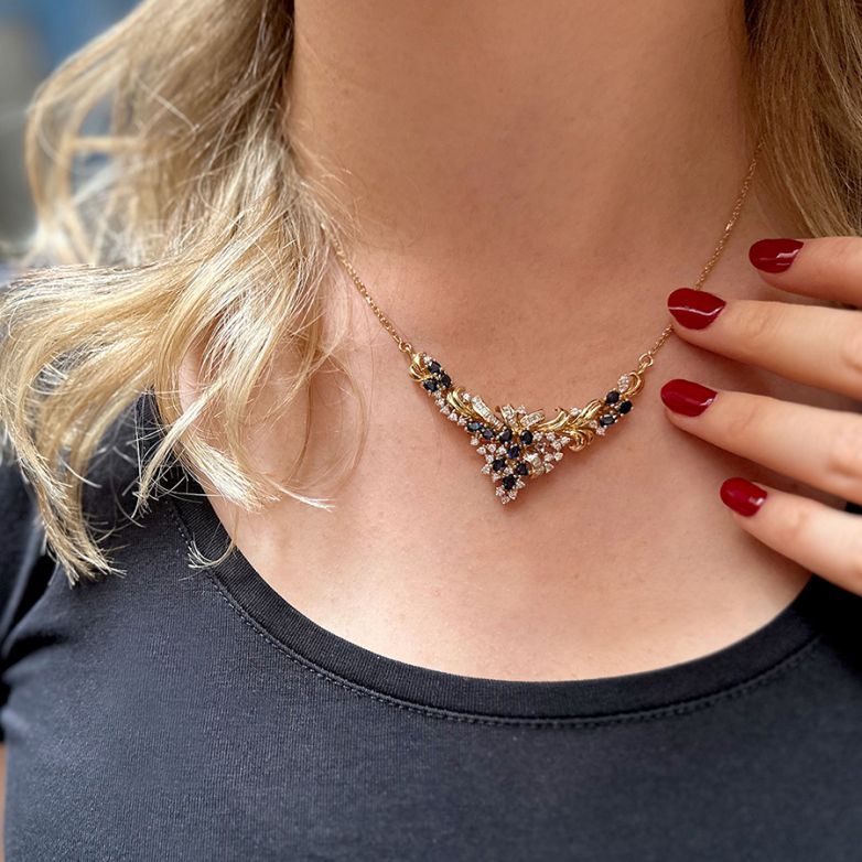 Necklace sapphires 2.94...