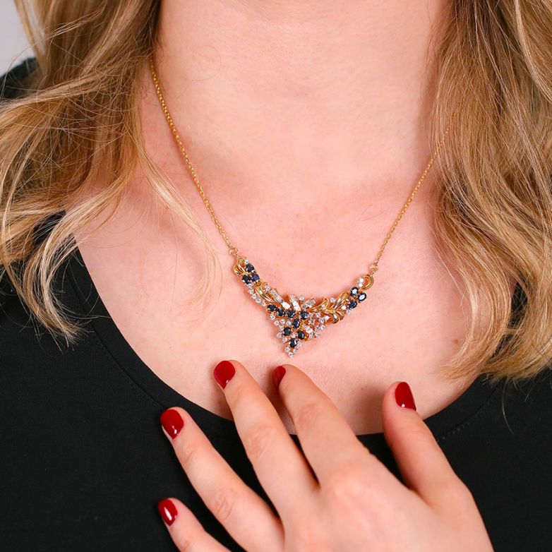 Necklace sapphires 2.94...