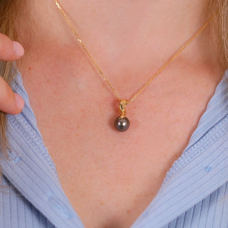 Tahitian pearl pendant...