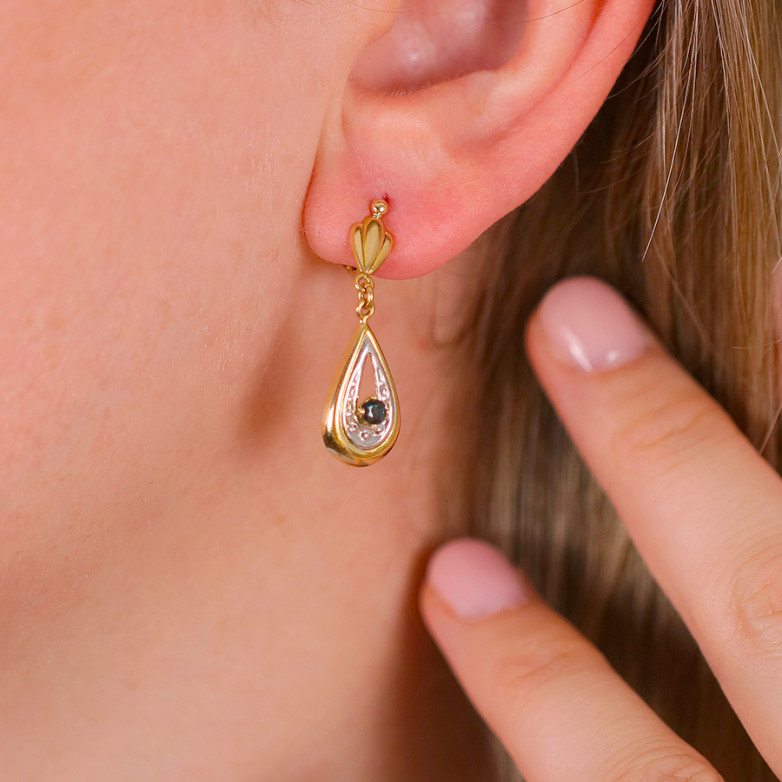 Sleeper earrings sapphires...