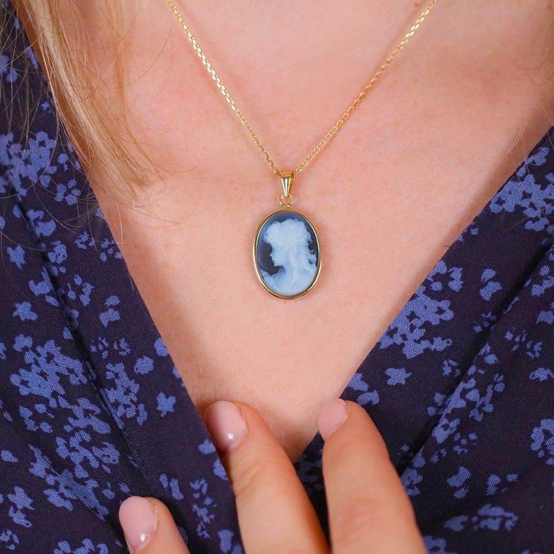 Yellow gold Cameo pendant...