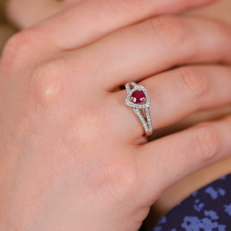 Ring ruby 0.24 carat and...