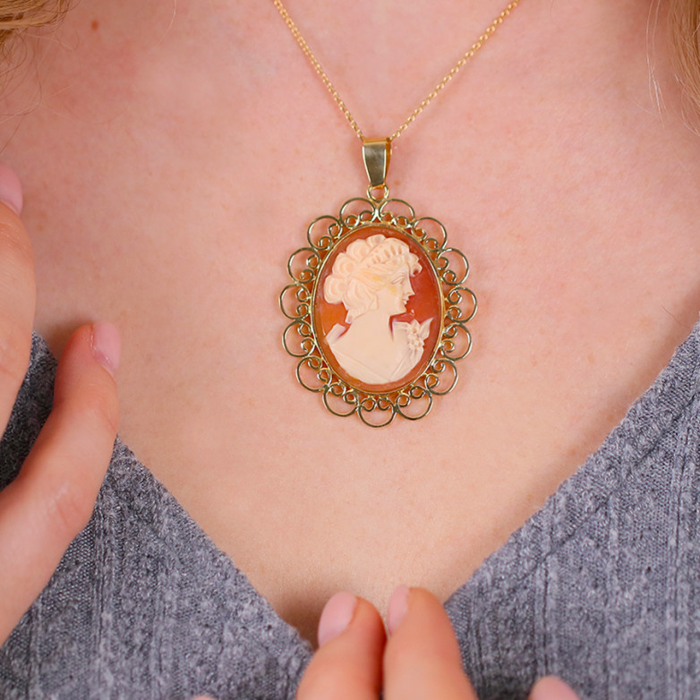 Vintage Cameo pendant...
