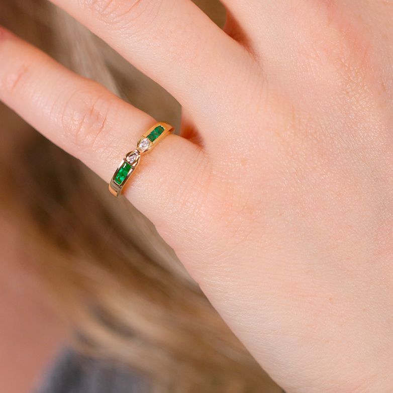 Ring emeralds 0.12 carat...