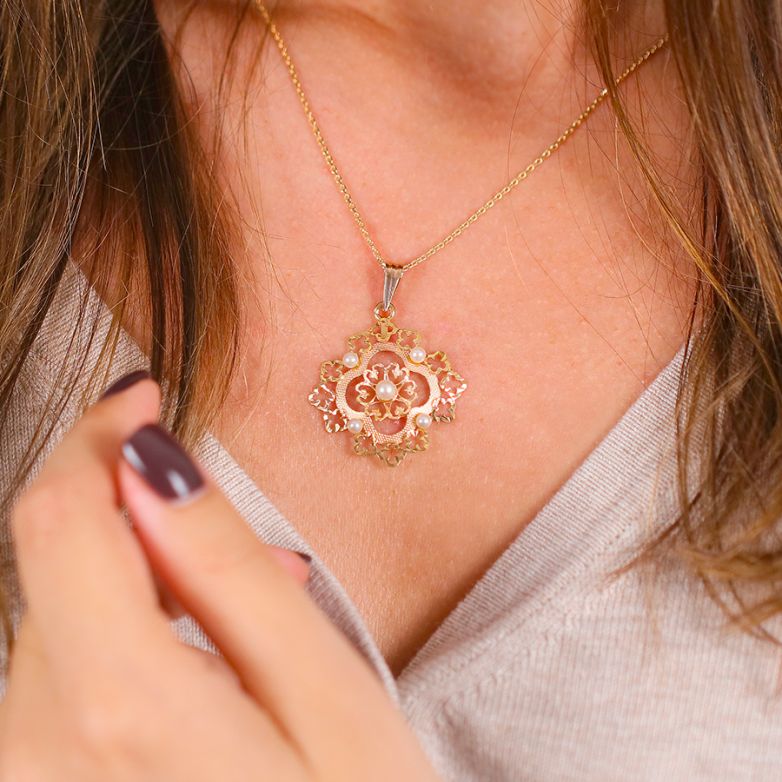 Vintage yellow gold...
