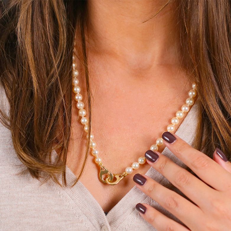 Necklace of cultured pearls...
