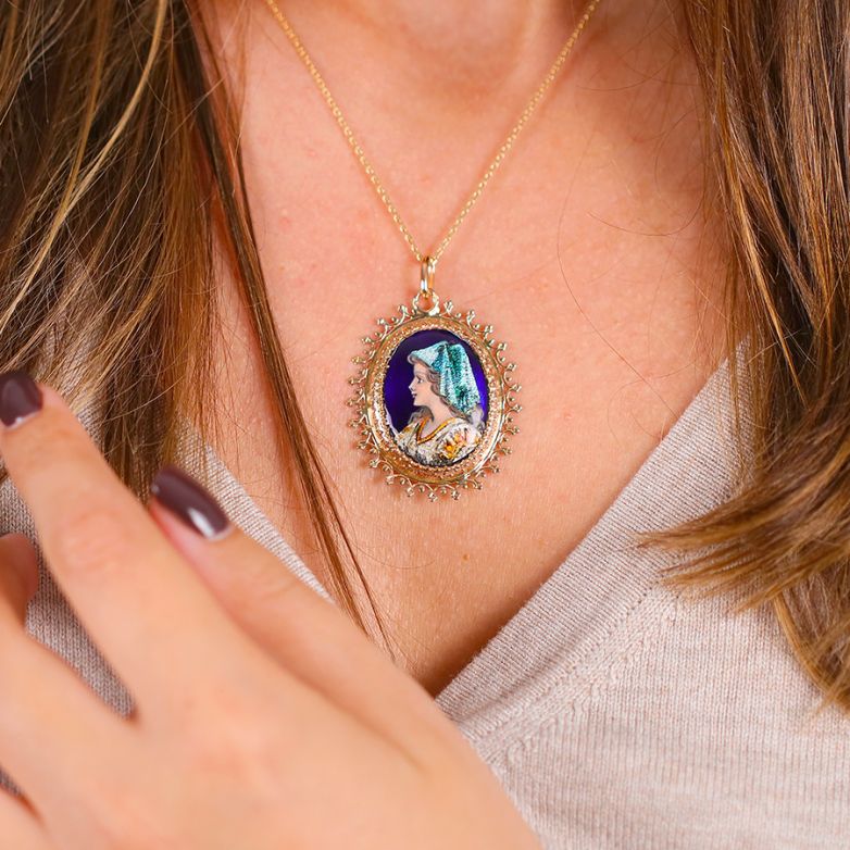 Vintage yellow gold pendant...