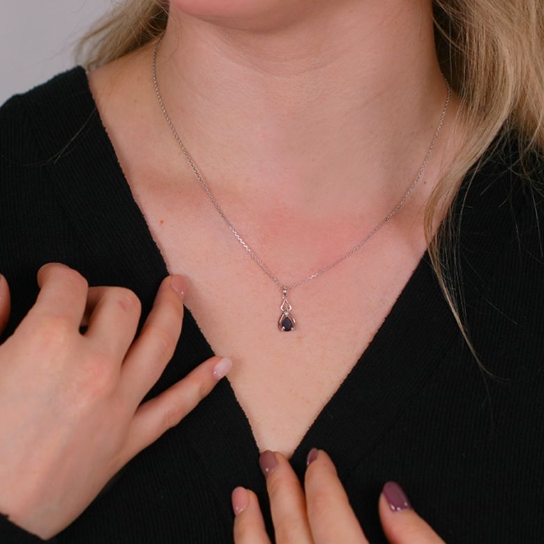 Necklace sapphire 0.76...