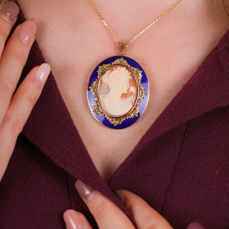 Vintage Cameo pendant...