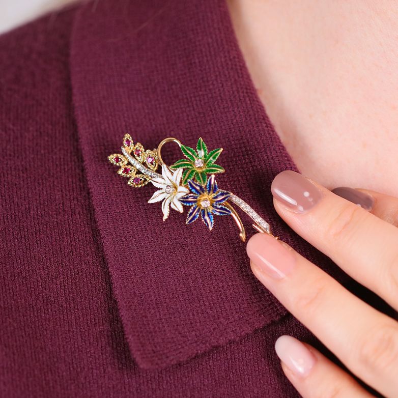 Vintage brooch synthetic...
