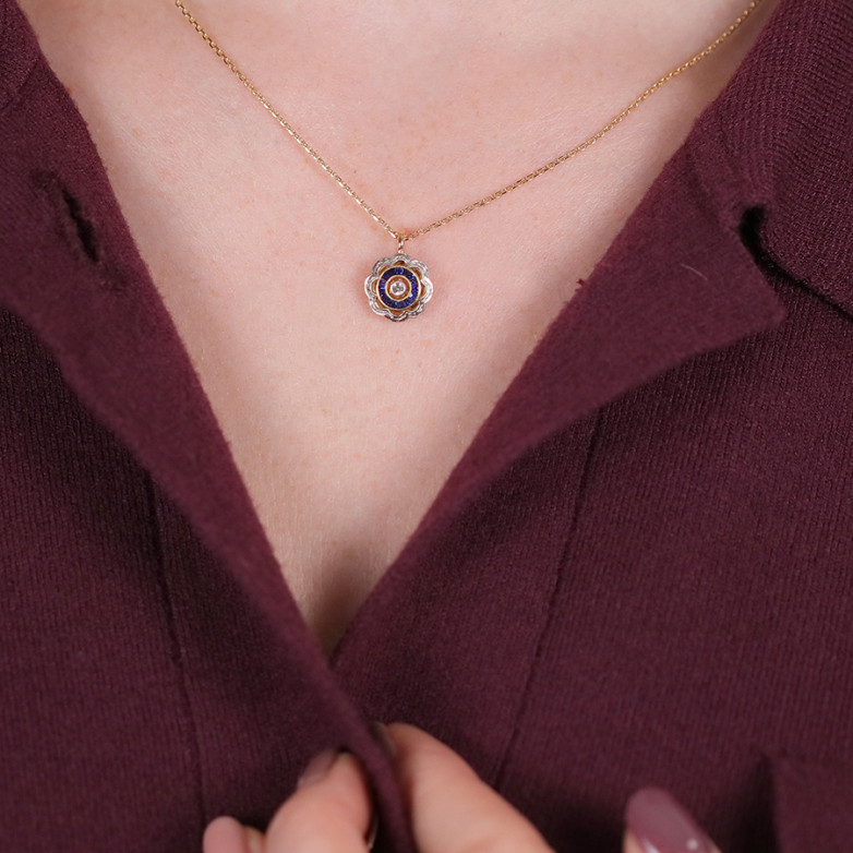 Vintage pendant with 0.13...