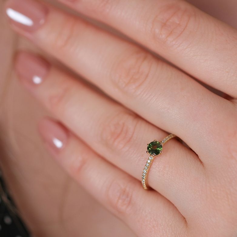 Ring green sapphire 0.45...