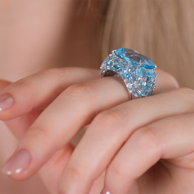 Topaz ring 28.93 carats...