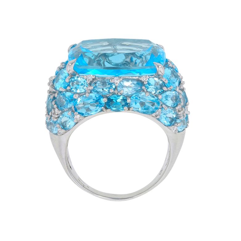 Topaz ring 28.93 carats...