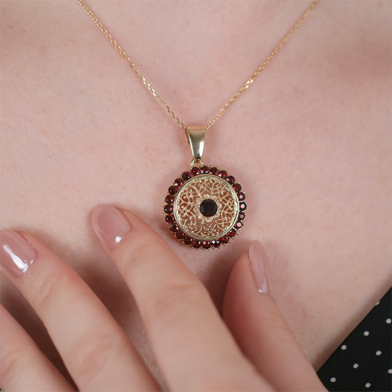 Vintage garnet pendant 1.68...