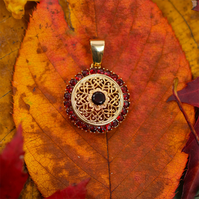 Vintage garnet pendant 1.68...