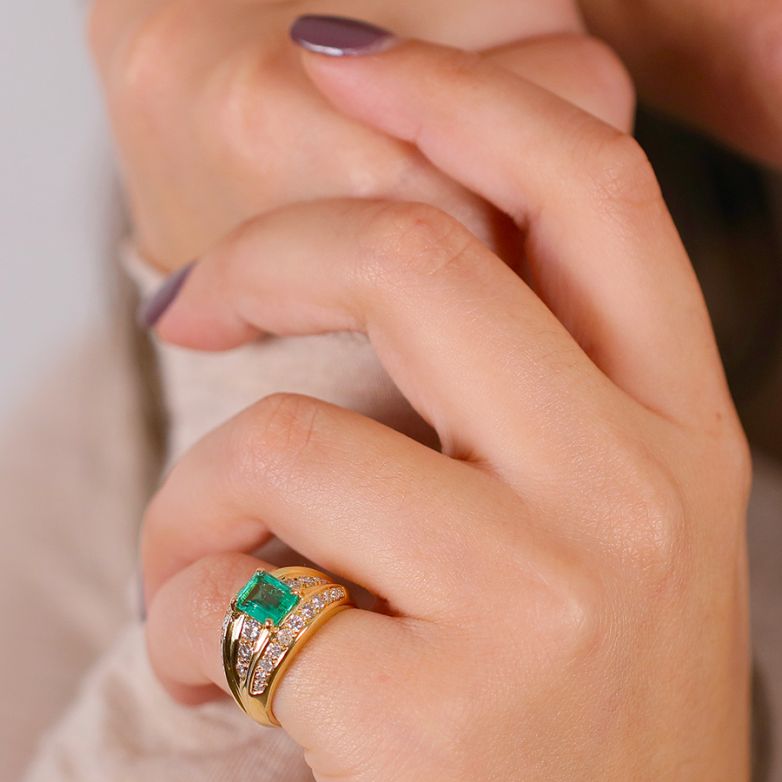 Ring emerald 1.22 carat and...