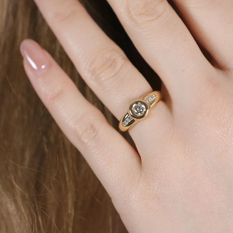 Diamond ring 0.38 carat...