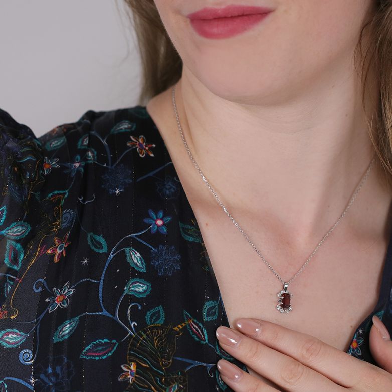 Necklace garnet 1.25 carat...