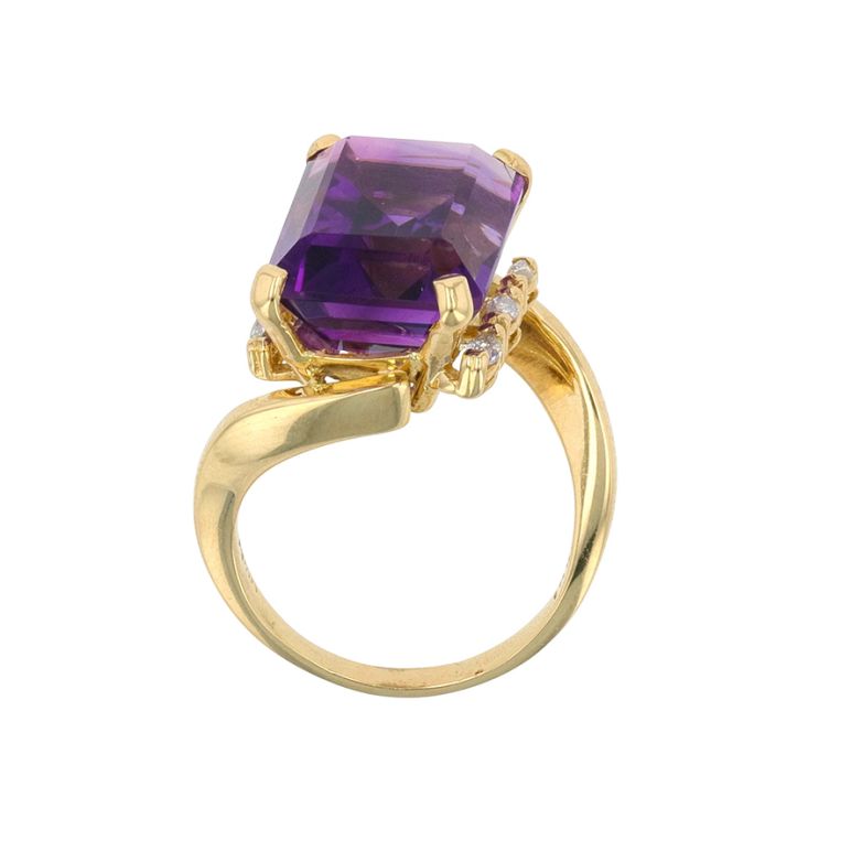 Ring amethyst 8.28 carats...