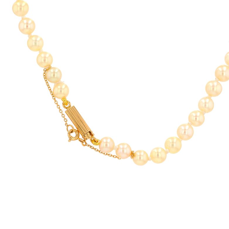 Necklace of pearls in...